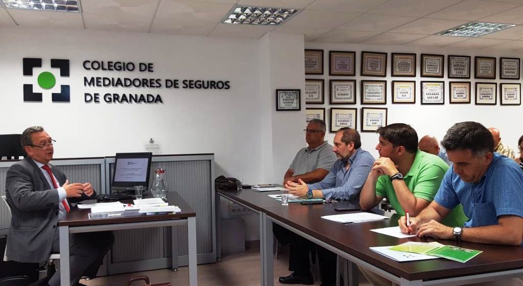 Pablo Wesolowski forma a los colegiados sobre la RC profesional y la nueva ley de distribución de seguros Pablo Wesolowski forma a los colegiados sobre la RC profesional y la nueva ley de distribución de seguros