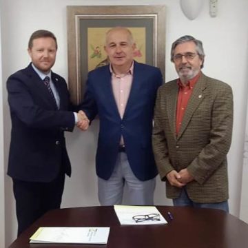 El Colegio de Mediadores de Seguros de Granada y CRISTALBOX formalizan la renovación de su convenio de colaboración