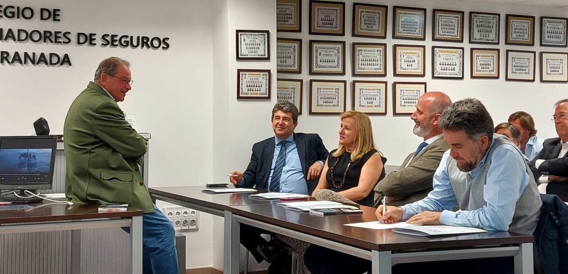 Aprendiendo sobre liderazgo de la mano del escritor Julián Gutiérrez Conde y PELAYO