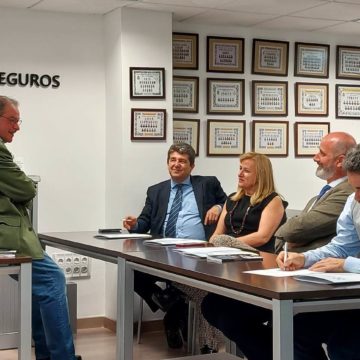 Aprendiendo sobre liderazgo de la mano del escritor Julián Gutiérrez Conde y PELAYO