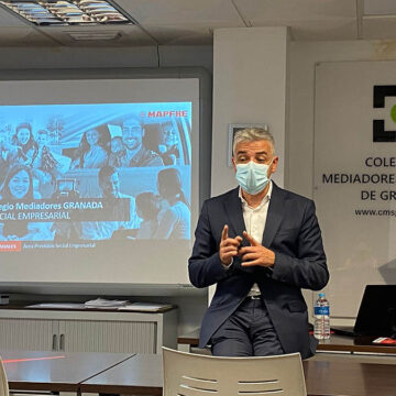 MAPFRE y el Colegio de Mediadores de Seguros de Granada forman a sus colegiados sobre Previsión Social Empresarial MAPFRE y el Colegio de Mediadores de Seguros de Granada forman a sus colegiados sobre Previsión Social Empresarial