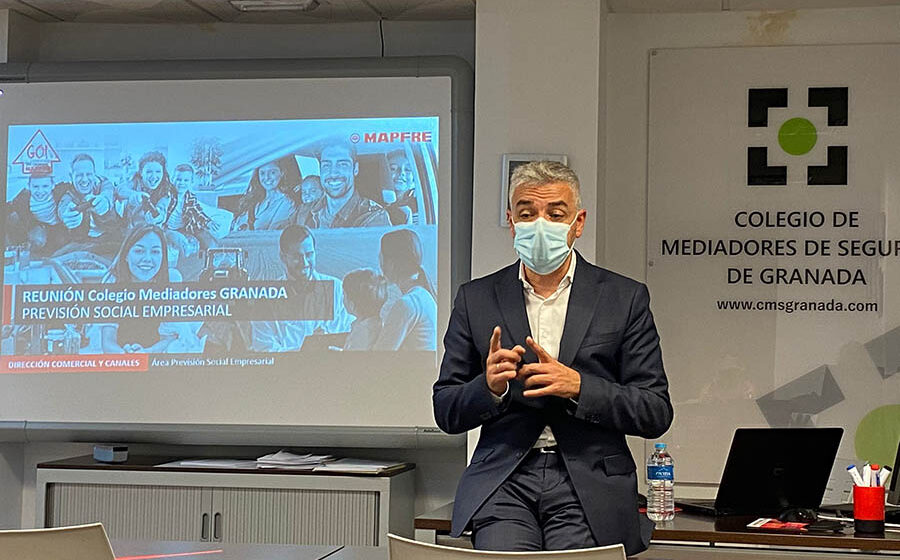 MAPFRE y el Colegio de Mediadores de Seguros de Granada forman a sus colegiados sobre Previsión Social Empresarial MAPFRE y el Colegio de Mediadores de Seguros de Granada forman a sus colegiados sobre Previsión Social Empresarial