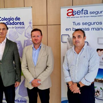 El Colegio de Mediadores de Seguros de Granada y Asefa Seguros firman en Sevilla la renovación del convenio de colaboración por el que unen esfuerzos un año más El Colegio de Mediadores de Seguros de Granada y Asefa Seguros firman en Sevilla la renovación del convenio de colaboración por el que unen esfuerzos un año más