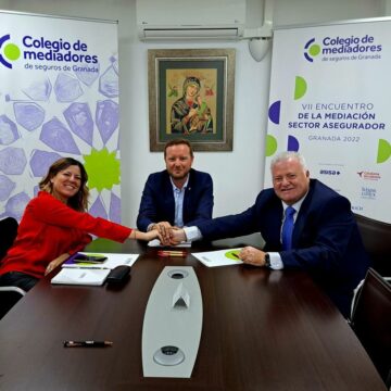 El Colegio de Mediadores de Seguros de Granada y Occident, la nueva marca de Seguros de Catalana Occidente renuevan su compromiso de colaboración por un año más El Colegio de Mediadores de Seguros de Granada y Occident, la nueva marca de Seguros de Catalana Occidente renuevan su compromiso de colaboración por un año más