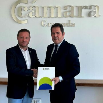 El Consejo Andaluz de Colegios de Mediadores de Seguros lleva ante la Cámara de Comercio de Granada, la falta de aseguramiento en la actividad industrial El Consejo Andaluz de Colegios de Mediadores de Seguros lleva ante la Cámara de Comercio de Granada, la falta de aseguramiento en la actividad industrial