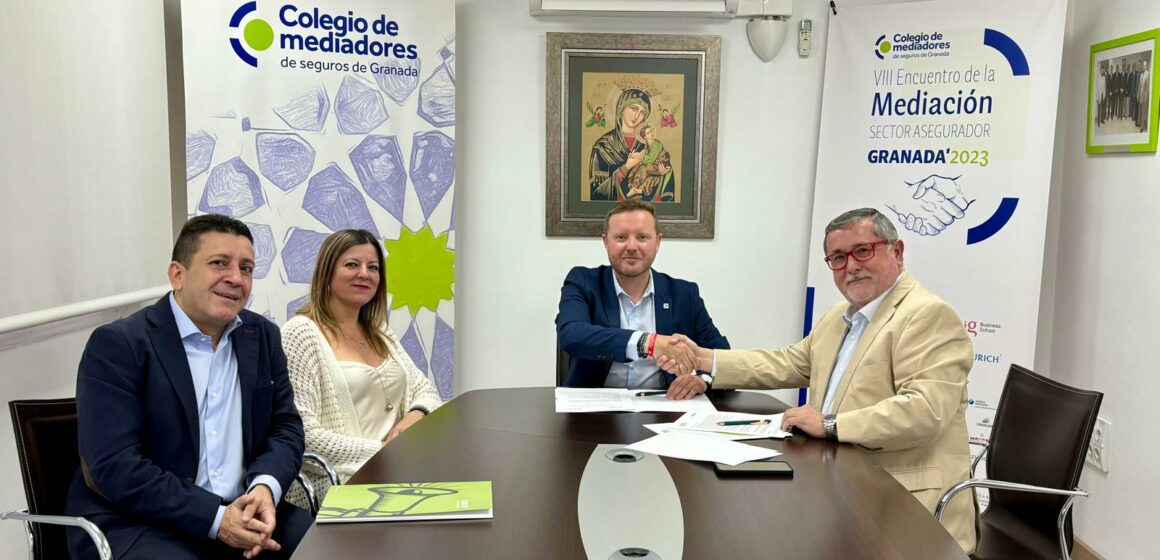El Colegio de Mediadores de Seguros de Granada y DKV Seguros, renuevan el protocolo de colaboración que mantienen ambas instituciones un año más El Colegio de Mediadores de Seguros de Granada y DKV Seguros, renuevan el protocolo de colaboración que mantienen ambas instituciones un año más
