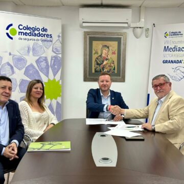 El Colegio de Mediadores de Seguros de Granada y DKV Seguros, renuevan el protocolo de colaboración que mantienen ambas instituciones un año más El Colegio de Mediadores de Seguros de Granada y DKV Seguros, renuevan el protocolo de colaboración que mantienen ambas instituciones un año más
