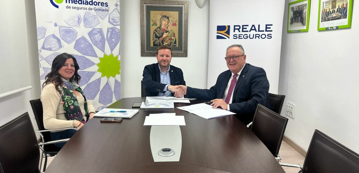 El Colegio de Mediadores de Seguros de Granada y Reale Seguros, renuevan su alianza por un año más El Colegio de Mediadores de Seguros de Granada y Reale Seguros, renuevan su alianza por un año más