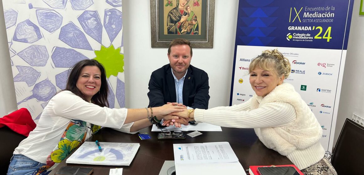 El Colegio de Mediadores de Seguros de Granada y la Compañía Cristalbox, firman un nuevo convenio para seguir colaborando un año más El Colegio de Mediadores de Seguros de Granada y la Compañía Cristalbox, firman un nuevo convenio para seguir colaborando un año más