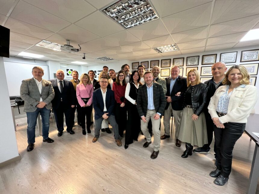 El Colegio de Mediadores de Seguros de Granada celebra su desayuno de trabajo anual con las principales Entidades Aseguradoras El Colegio de Mediadores de Seguros de Granada celebra su desayuno de trabajo anual con las principales Entidades Aseguradoras