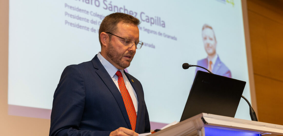 El presidente del Colegio de Mediadores de Seguros de Granada, Genaro Sánchez Capilla deja la presidencia; la vicepresidenta Laura Molero Pérez asume sus funciones El presidente del Colegio de Mediadores de Seguros de Granada, Genaro Sánchez Capilla deja la presidencia; la vicepresidenta Laura Molero Pérez asume sus funciones
