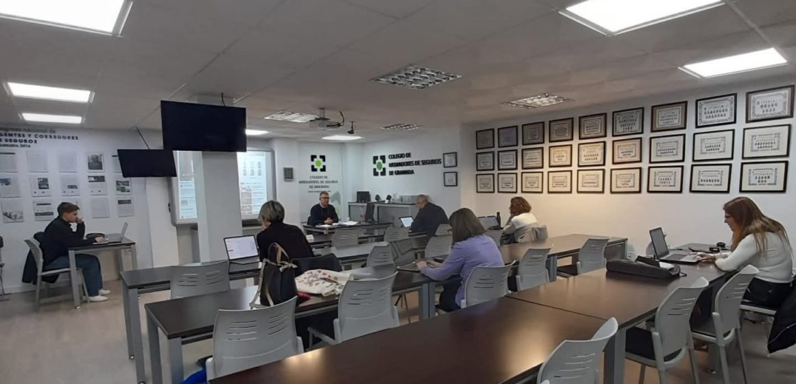 El 100 % del alumnado del Curso Superior de Mediación de Seguros del Colegio de Mediadores de Seguros de Granada supera el primer examen El 100 % del alumnado del Curso Superior de Mediación de Seguros del Colegio de Mediadores de Seguros de Granada supera el primer examen