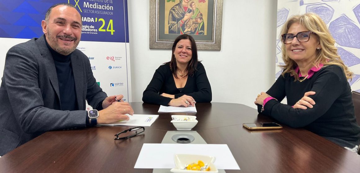 El Colegio de Mediadores de Seguros de Granada y Cristalbox renuevan su compromiso de colaboración para 2026