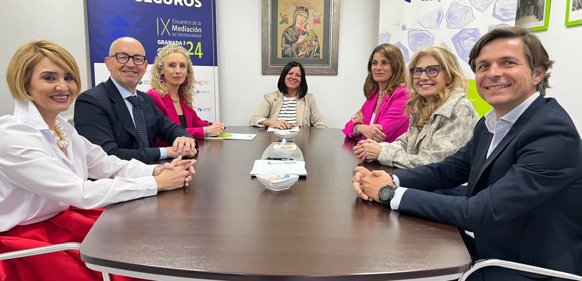 El Colegio de Mediadores de Seguros de Granada y Zurich Seguros vuelven a renovar su compromiso de colaboración por un año más El Colegio de Mediadores de Seguros de Granada y Zurich Seguros vuelven a renovar su compromiso de colaboración por un año más